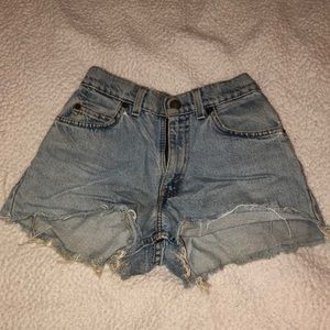 High waisted Levi shorts